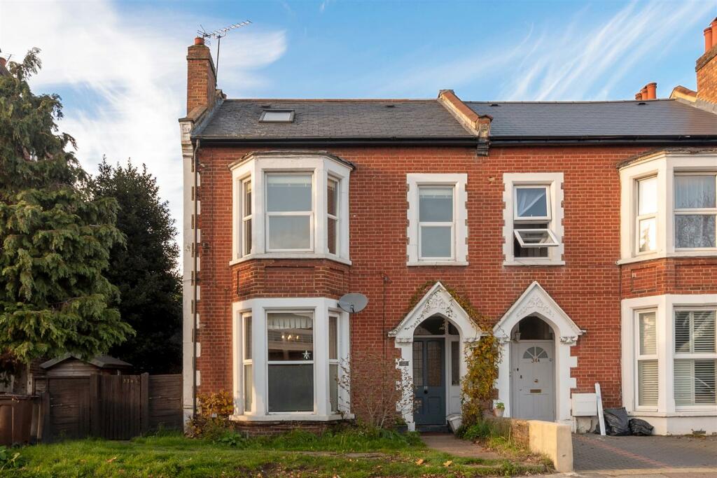 Studio flat for sale in Alexandra Road, Wimbledon, SW19