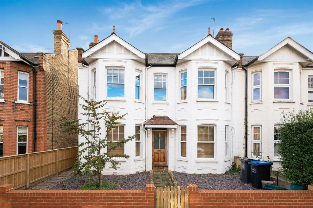 2 bedroom flat for sale in Cromwell Road, Wimbledon, SW19