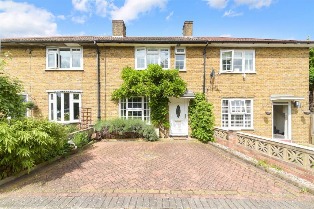 3 bedroom house for rent in Combermere Road, Morden, SM4