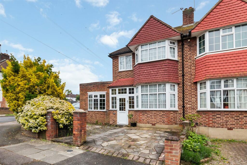 3 bedroom end of terrace house for sale in Drive, Morden, SM4