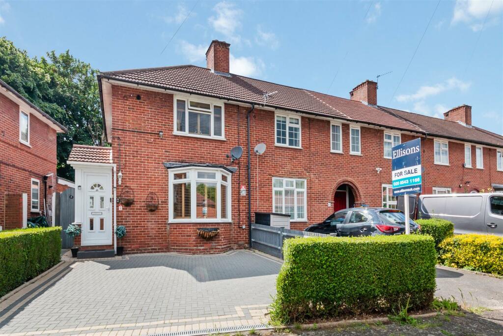 2 bedroom end of terrace house for sale in Faversham Road, Morden, SM4