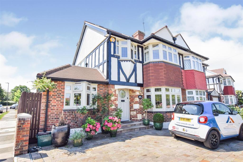 4 bedroom semidetached house for sale in Lower Morden Lane, Morden, SM4