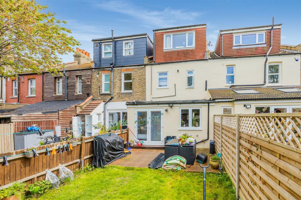 2 bedroom terraced house for sale in Edna Road, Raynes Park, SW20