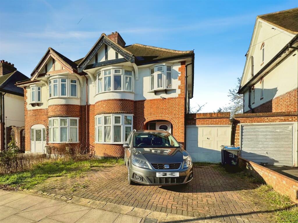 3 bedroom semidetached house for sale in Claremont Avenue, Motspur