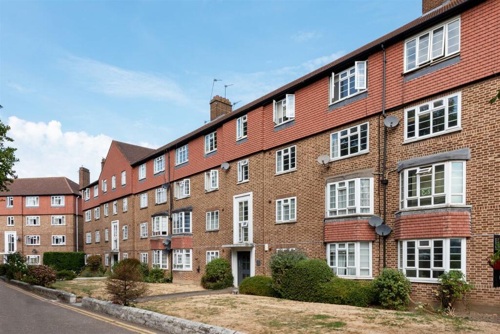 1 bedroom flat for sale in Bushey Road, Raynes Park, SW20