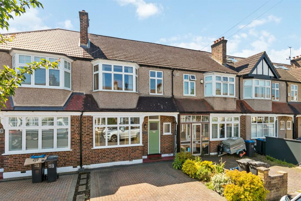 3 bedroom terraced house for sale in Greenway, Raynes Park, SW20
