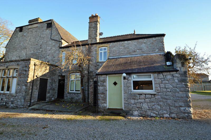 3 bedroom cottage for rent in High Street, Yatton, BS49