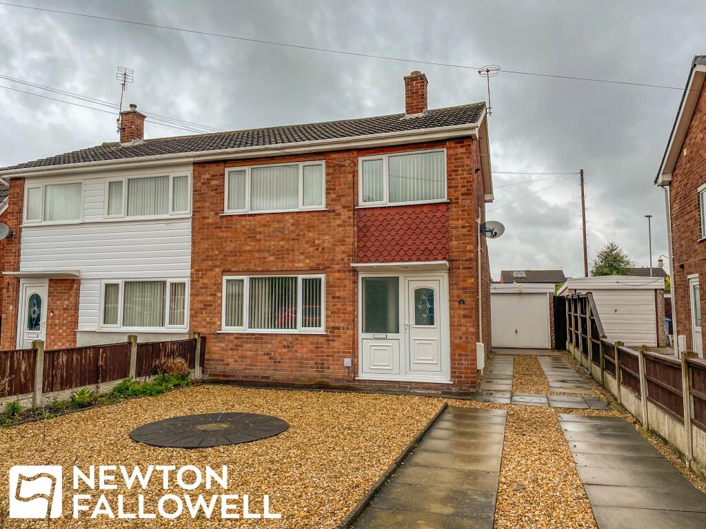 3 bedroom semidetached house for sale in Thrumpton Close, Retford, DN22