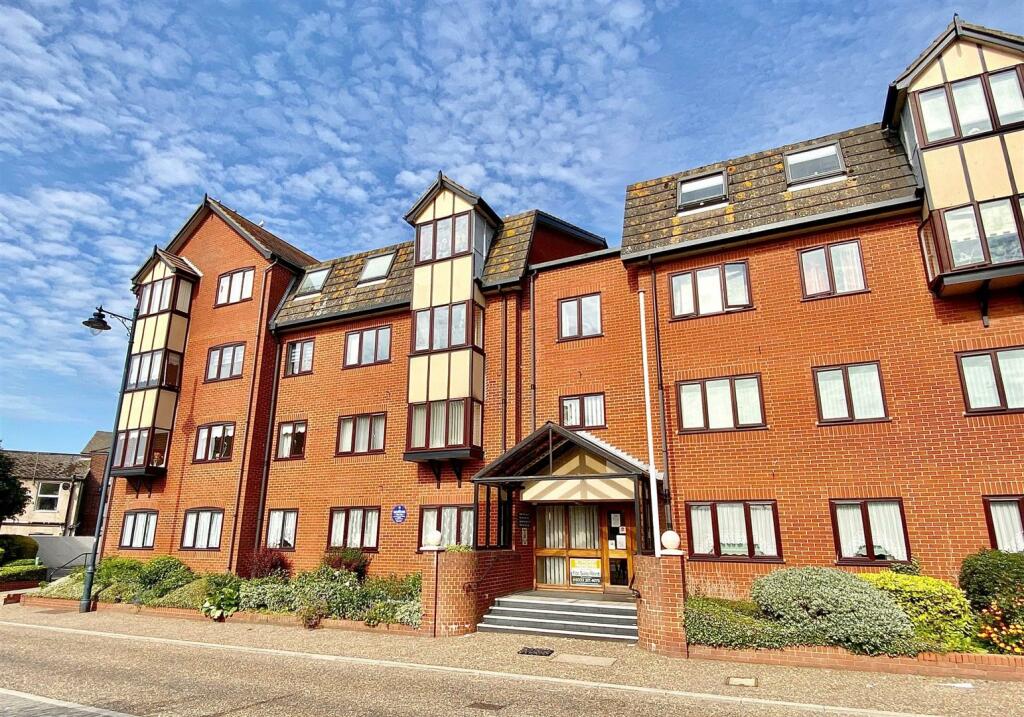 1 bedroom flat for sale in Great Yarmouth, NR30