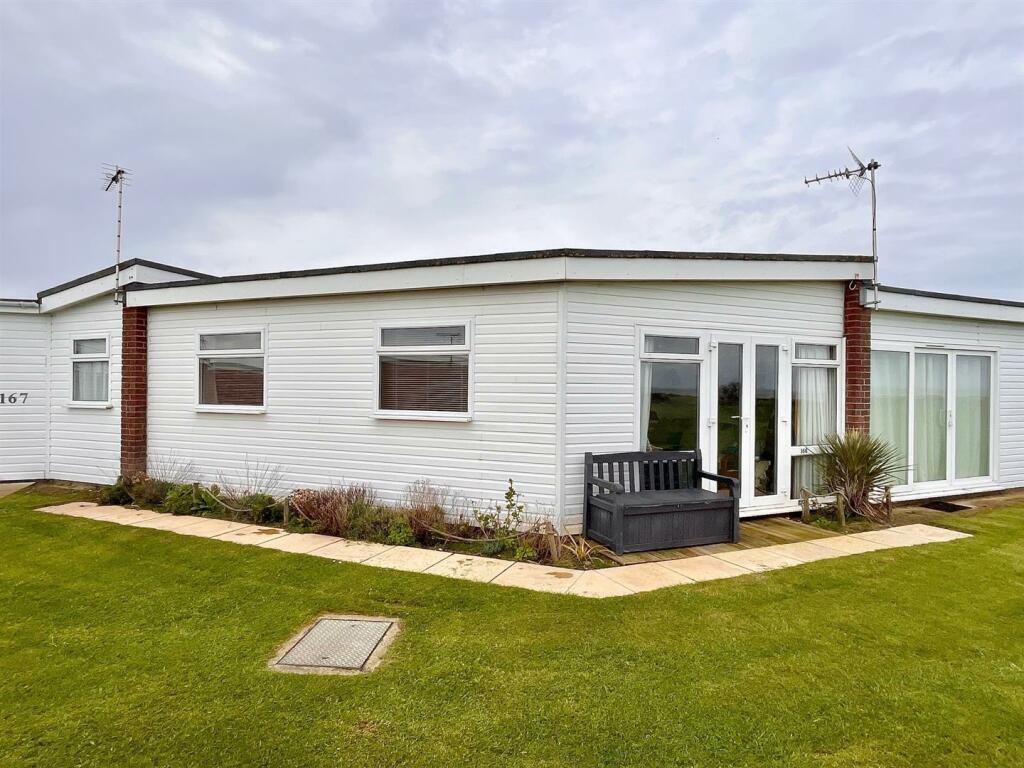 2 bedroom chalet for sale in WintertononSea, NR29