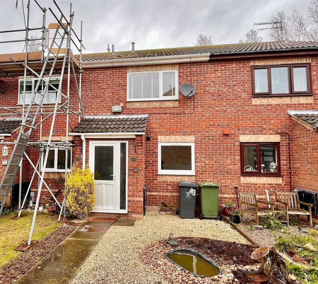 2 bedroom terraced house for sale in Wright Close, CaisteronSea, NR30