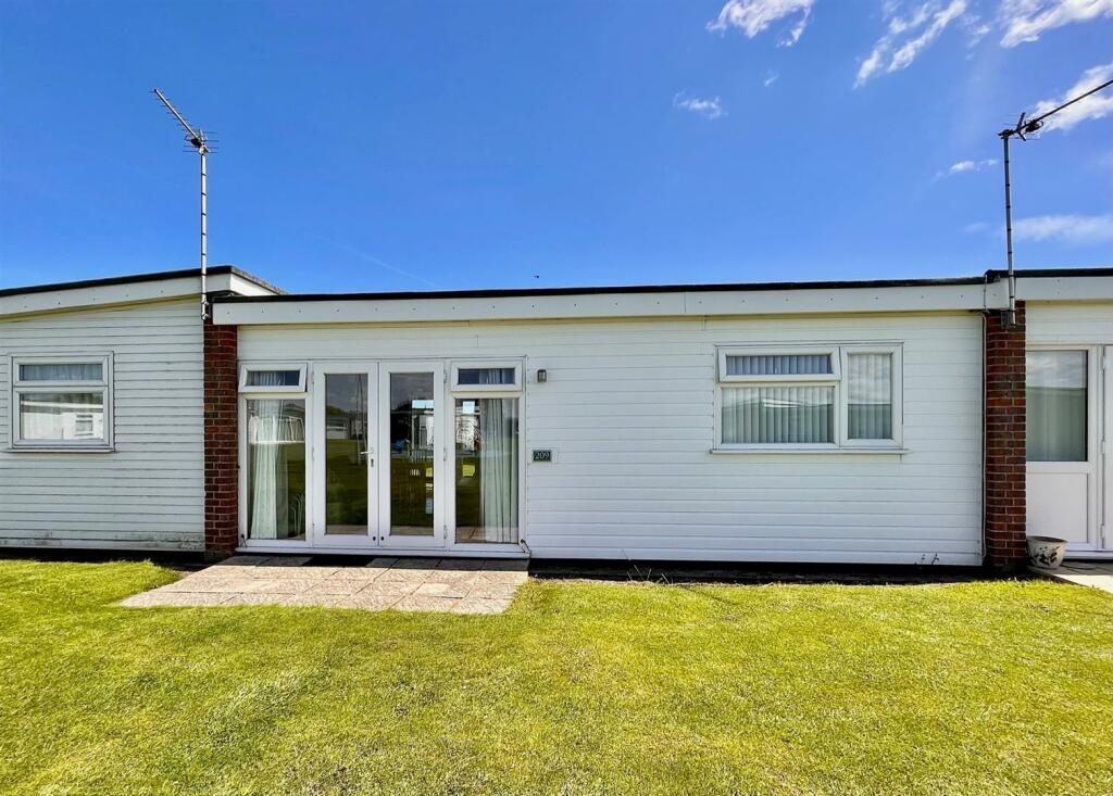 2 bedroom chalet for sale in Winterton Valley Estate, WintertonOnSea