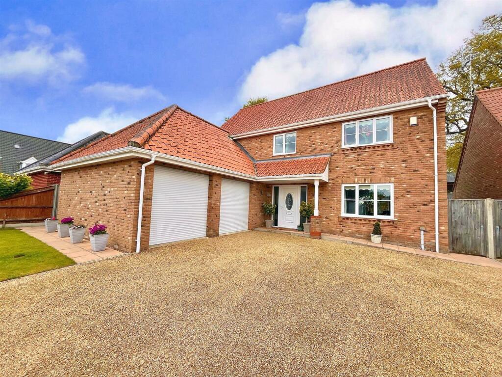 4 bedroom detached house for sale in Mulberry Tree Close, Filby, NR29