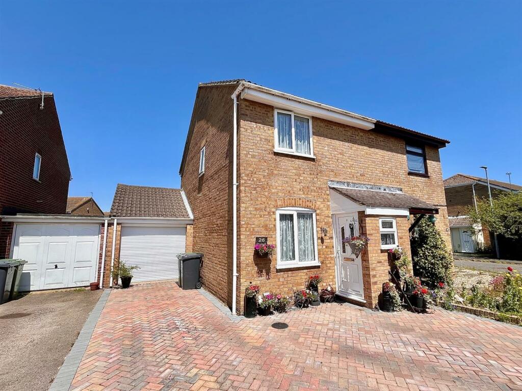 2 bedroom semidetached house for sale in Wight Drive, CaisterOnSea, NR30