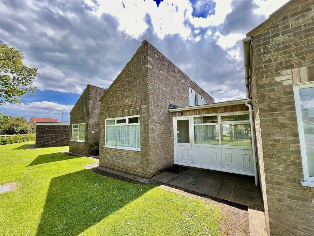 2 bedroom chalet for sale in Edward Road, WintertononSea, NR29