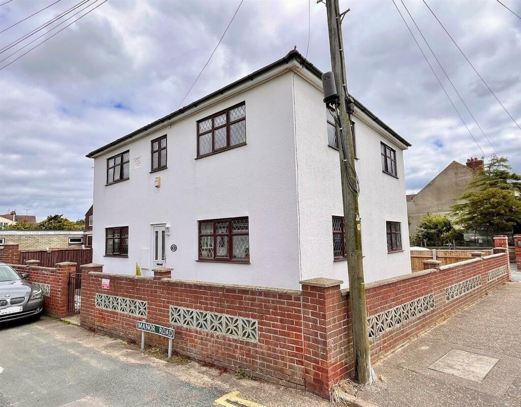4 bedroom detached house for sale in Manor Road, Caister On Sea, NR30