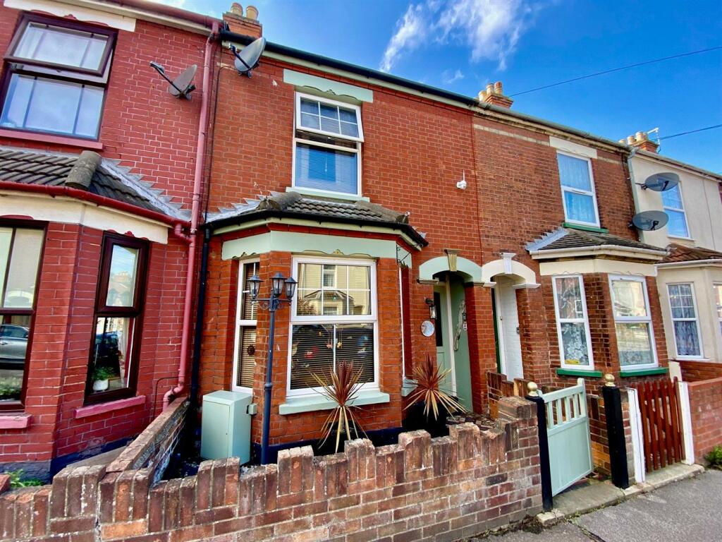 3 bedroom terraced house for sale in Worthing Road, Lowestoft, Suffolk