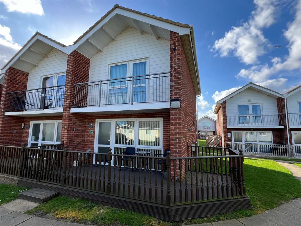 3 bedroom chalet for sale in Waterside Holiday Park, Corton, Lowestoft