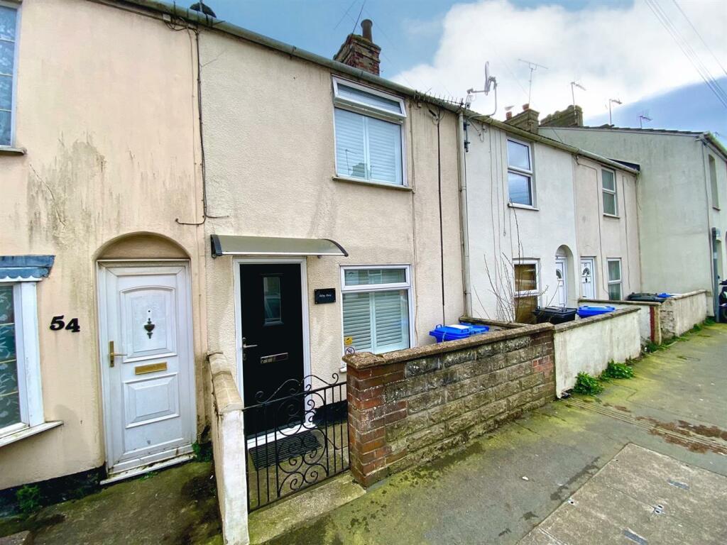 2 bedroom terraced house for sale in Bevan Street West, Lowestoft