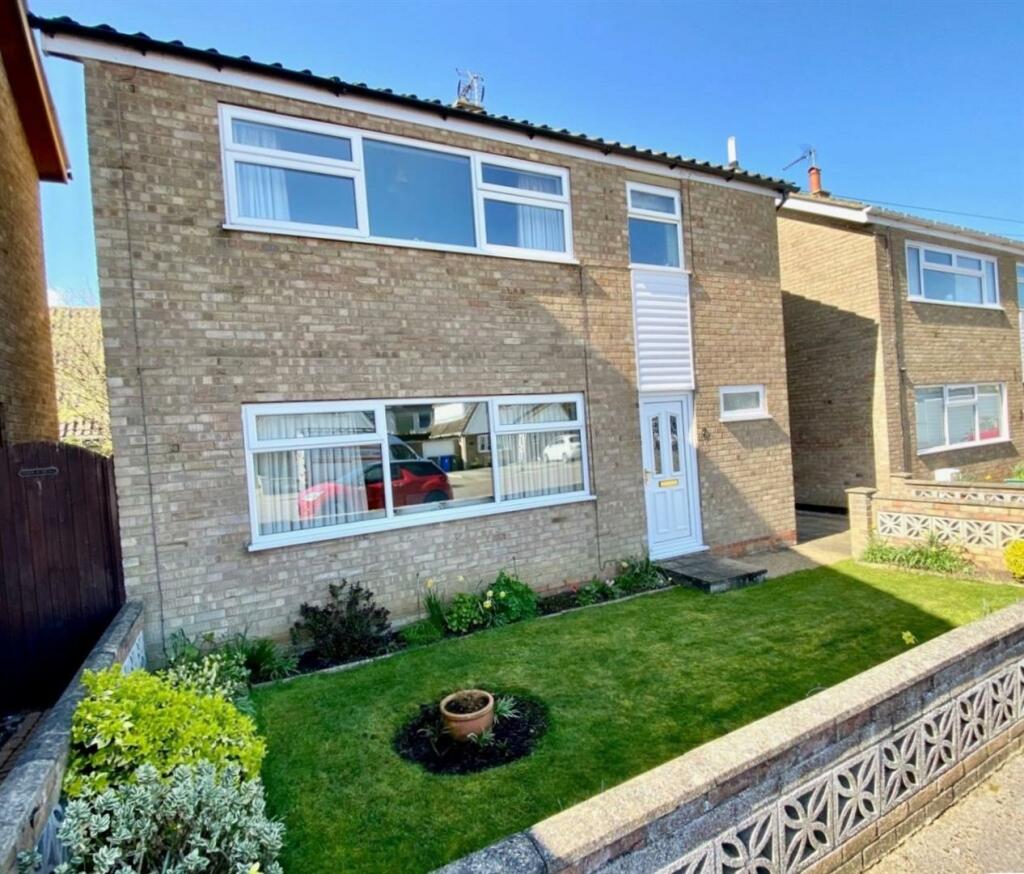 3 bedroom detached house for sale in Foxglove Close, Pakefield