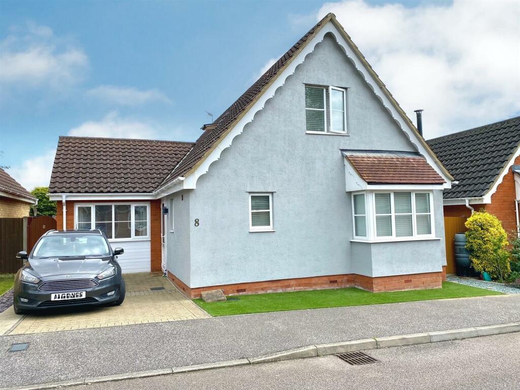 4 bedroom detached bungalow for sale in Aveling Way, Carlton Colville