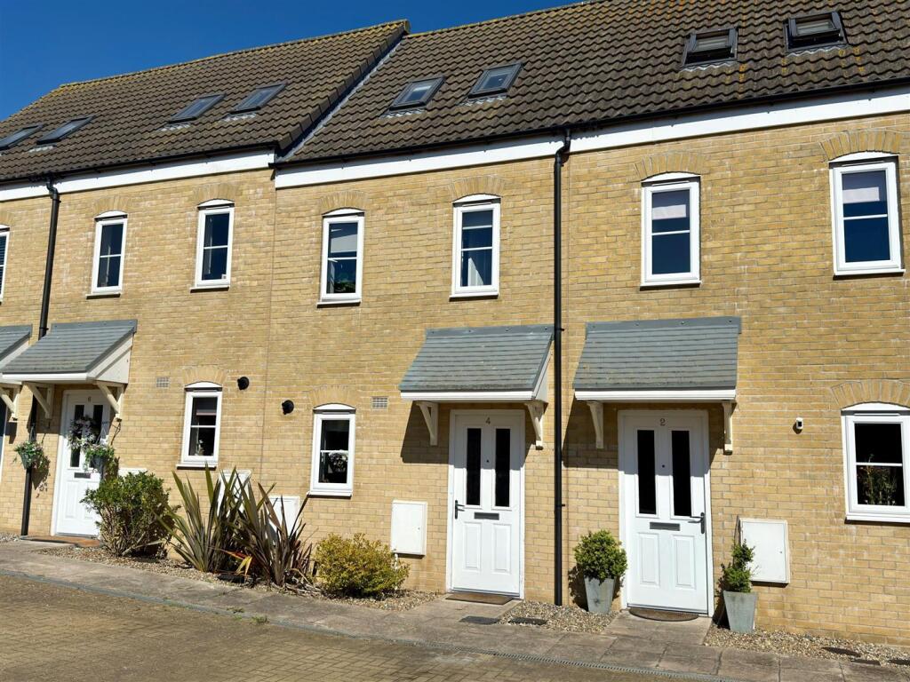 Main image of property: Lupton Close, Oulton Broad,, Lowestoft, Suffolk, NR32