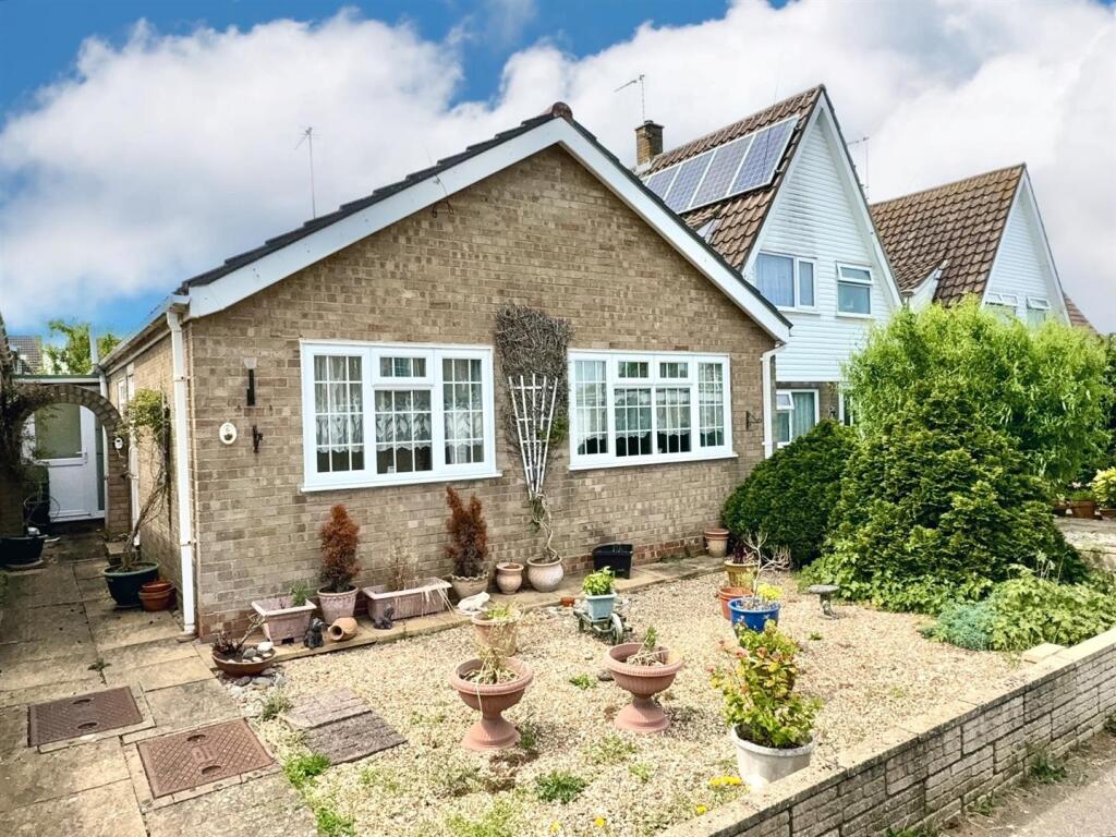 Main image of property: Honeysuckle Close, Pakefield, Lowestoft, Suffolk, NR33
