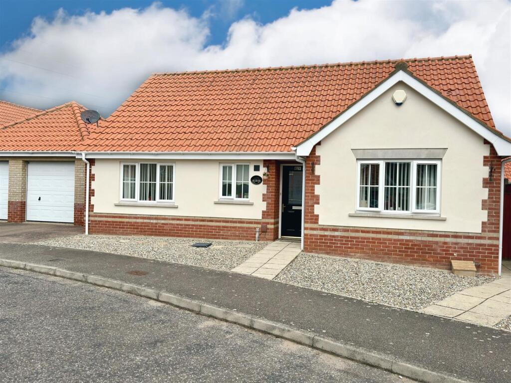 Main image of property: Broad Fleet Close, Oulton Broad, Lowestoft, Suffolk