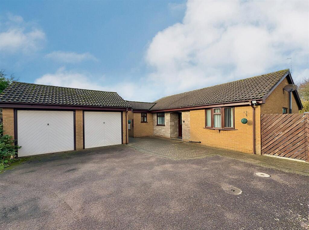 Main image of property: Seavert Close, Carlton Colville, Lowestoft, Suffolk, NR32