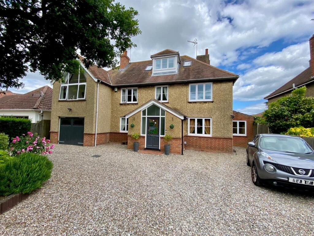 Main image of property: Yarmouth Road, Lowestoft, Suffolk, NR32