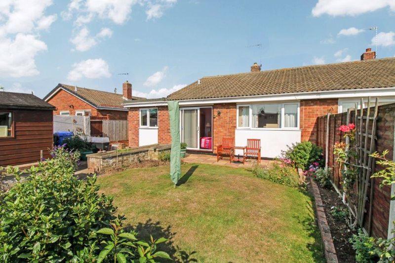 3 bedroom semidetached bungalow for sale in Belaugh Avenue, Oulton