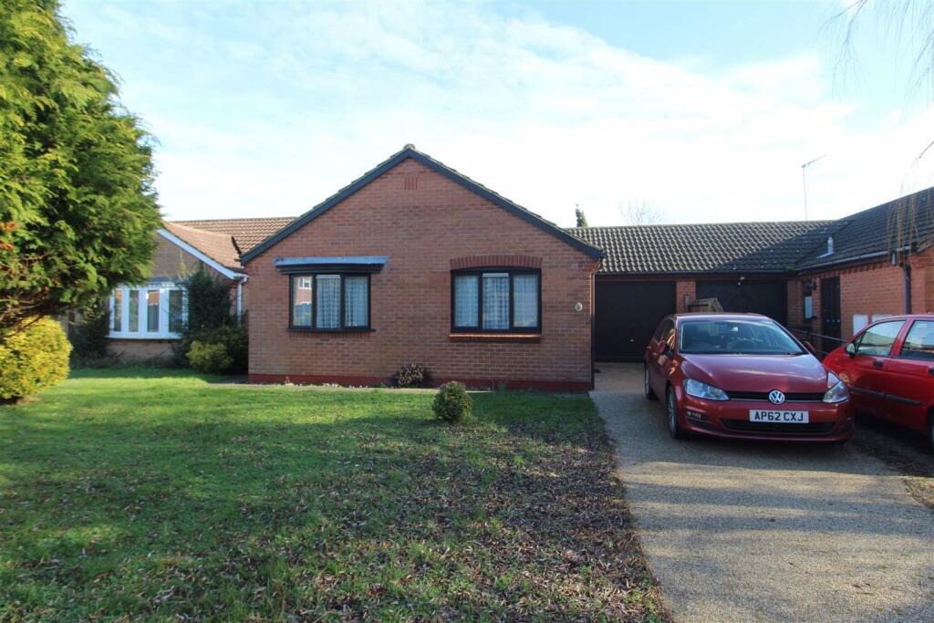 2 bedroom detached bungalow for sale in Gorleston on Sea, NR31