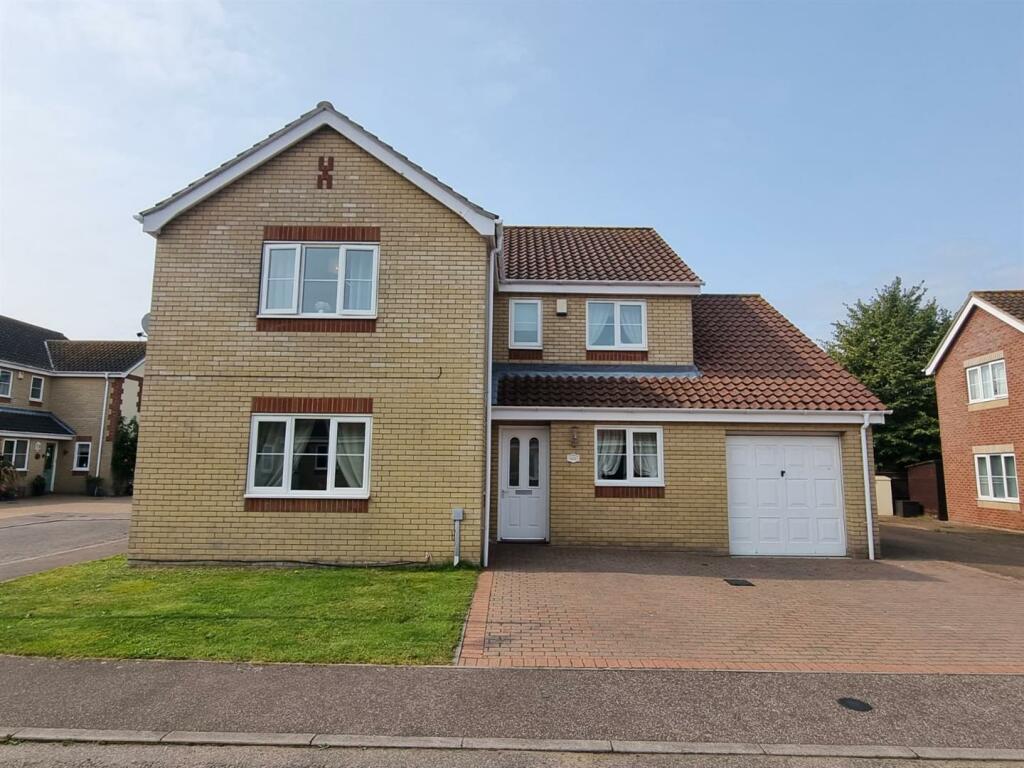 4 bedroom detached house for sale in Mackenzie Close, Gorleston on Sea