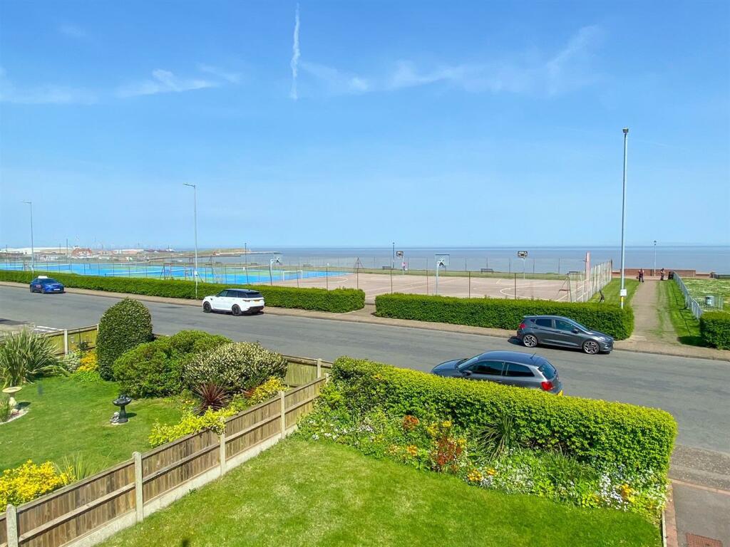 2 bedroom flat for sale in Marine Parade, Gorleston,, NR31