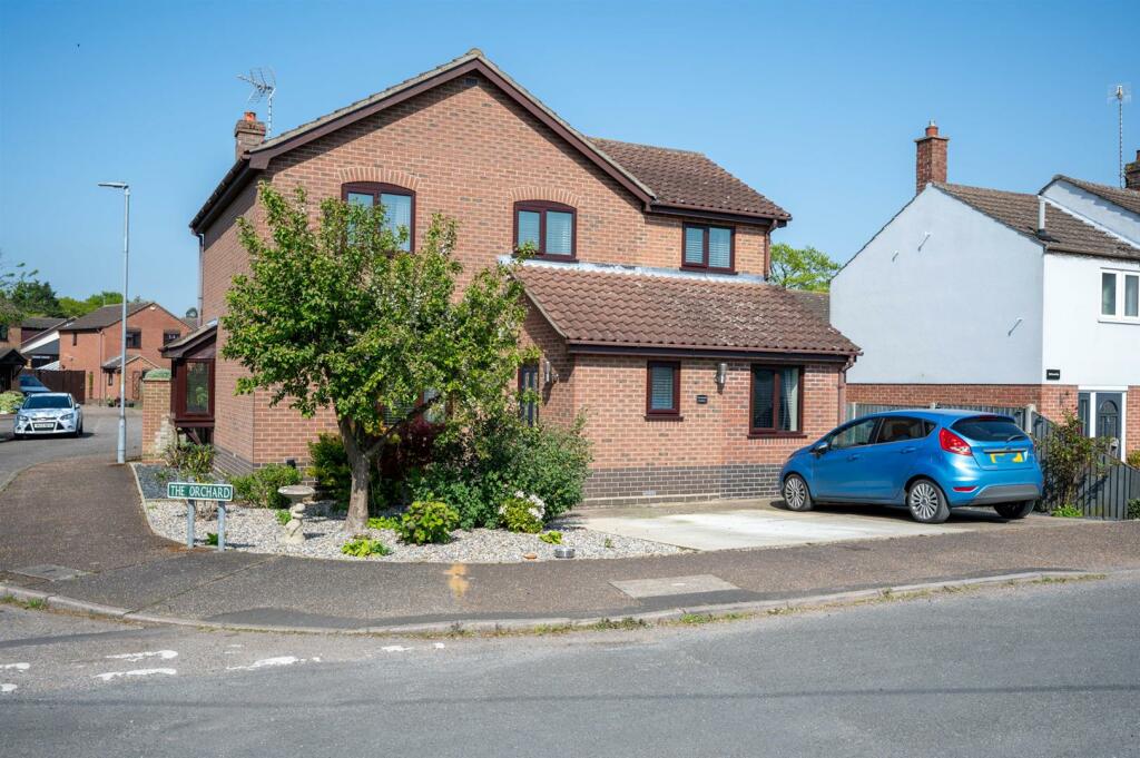 4 bedroom detached house for sale in St. Johns Road, Belton, Great