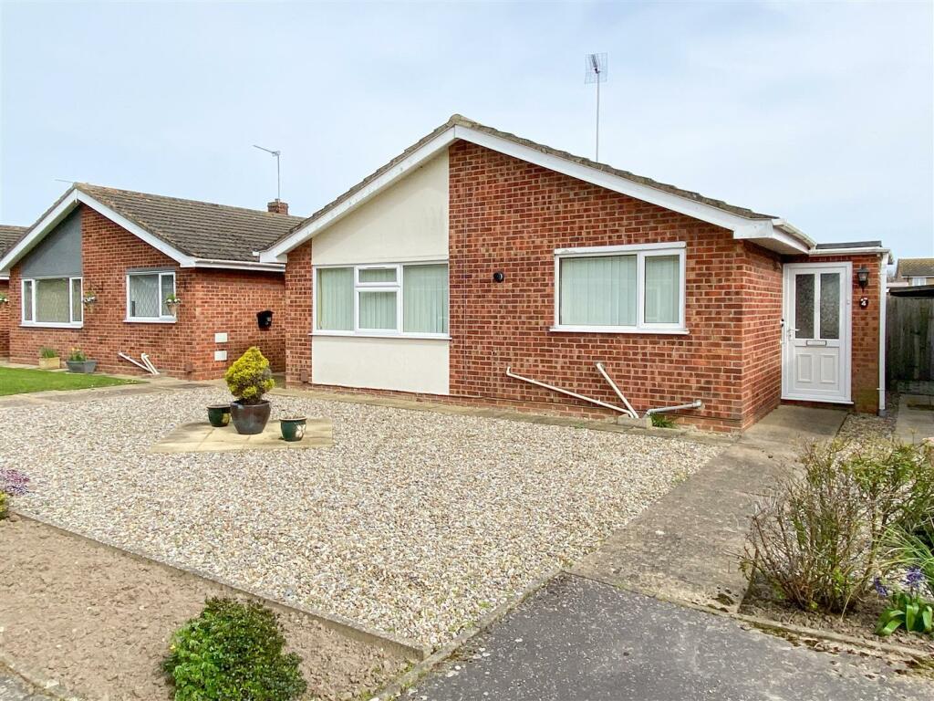 2 Bedroom Detached Bungalow For Sale In South Garden Gorleston Great