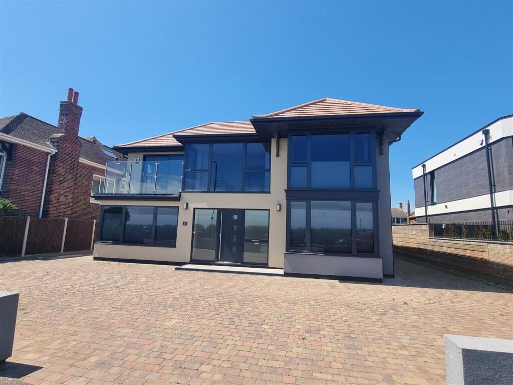 4 bedroom detached house for sale in Marine Parade, Gorleston, NR31