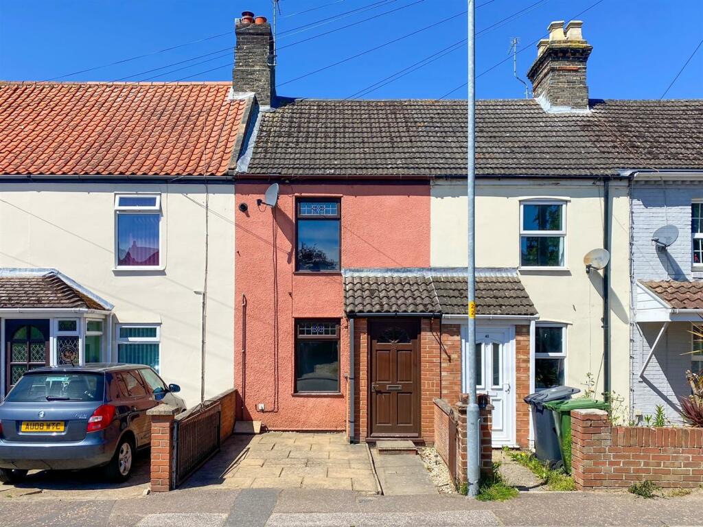2 bedroom terraced house for sale in Station Road North, Belton, Great