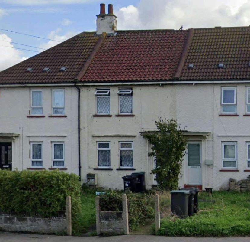 Main image of property: 87 Kitchener Avenue, Gravesend, Kent, DA12 5JE
