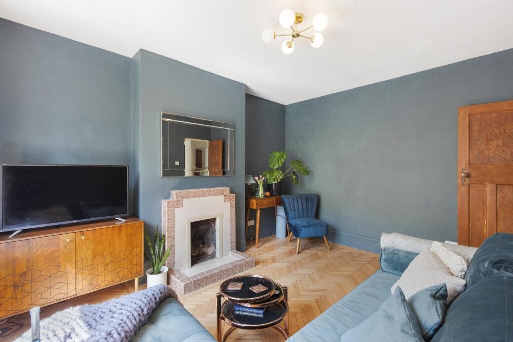 Main image of property: Triangle Place, 
Clapham, SW4
