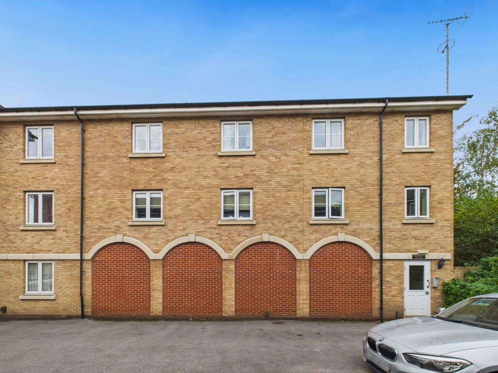 Main image of property: Padstow Road,Swindon,SN2 2EG