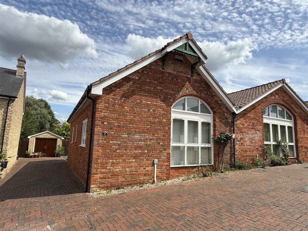 Main image of property: Edreds Court, Calne