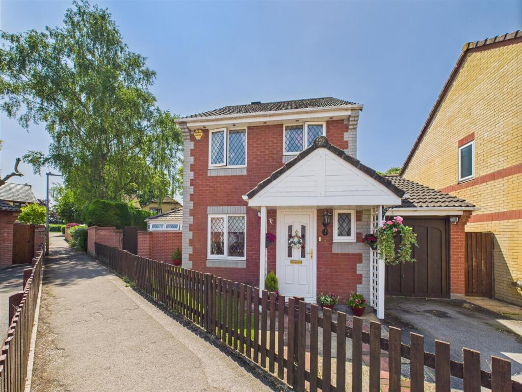 Main image of property: Tamarisk Close, Calne