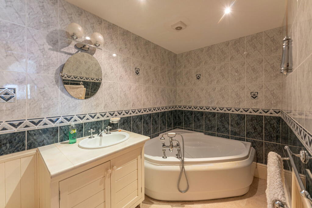 Additional property image - Apartment 3, Grafton Court, Temple Grafton B49 6NY
