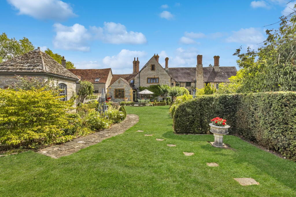 Main image of property: The Manor Mews, Cleeve Prior Manor WR11 8LQ