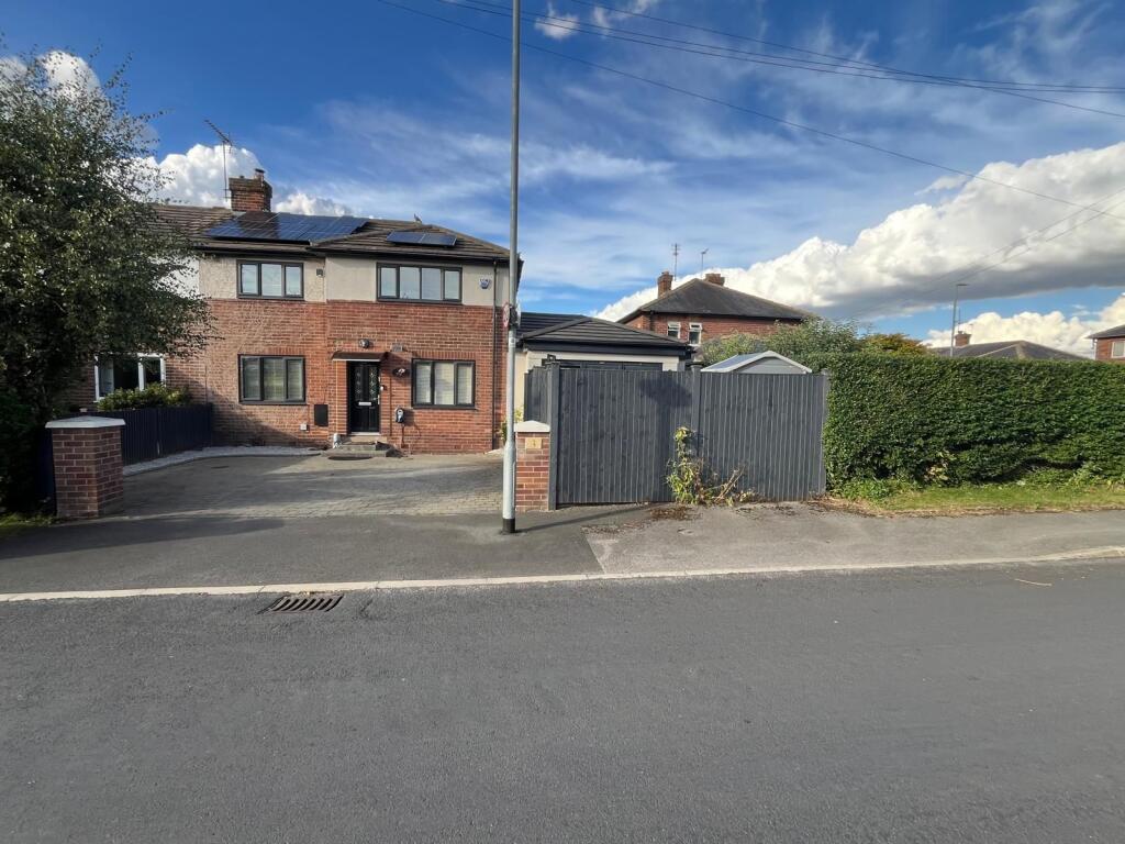 Main image of property: Hawks Nest Gardens East, Leeds