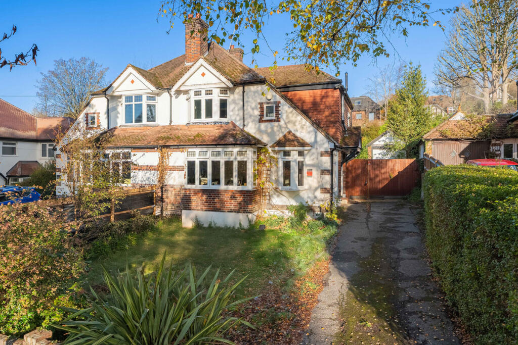 Main image of property: Farm Fields, Sanderstead, CR2