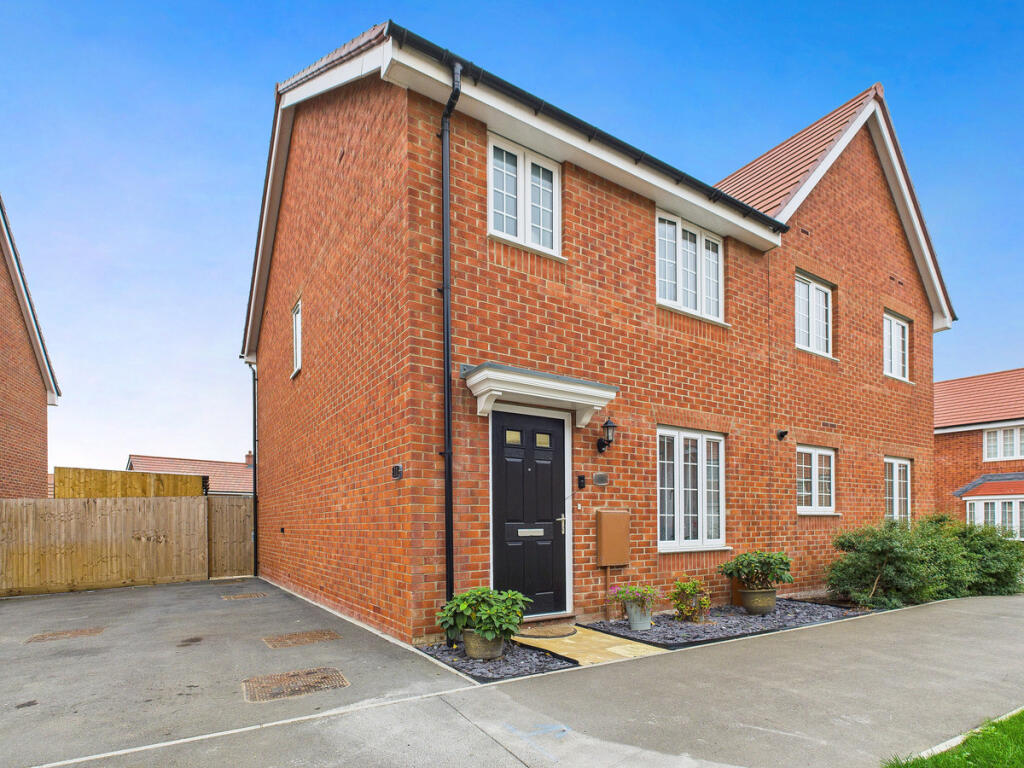 Main image of property: Ashington Way, Dunstable, LU5