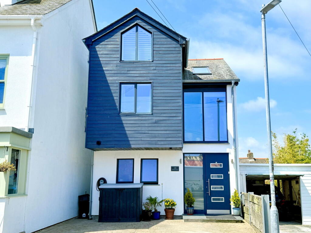 Main image of property: Waterloo Road,Falmouth,TR11 3NU