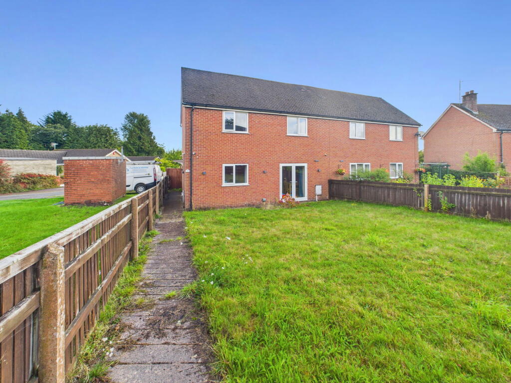 3 bedroom semi-detached house